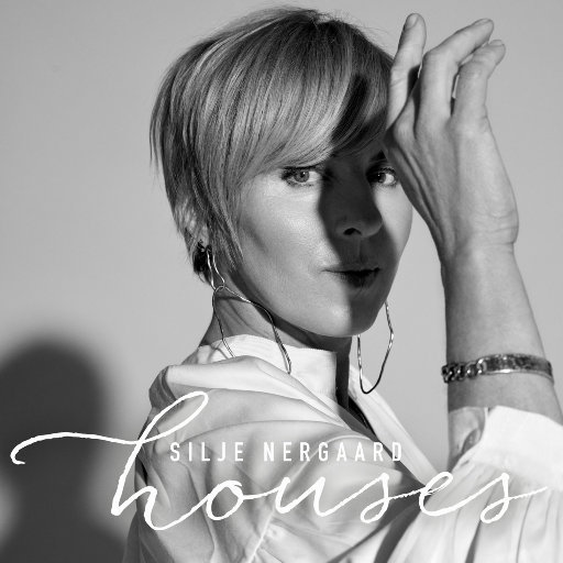 纲手穿比亚尼内射
